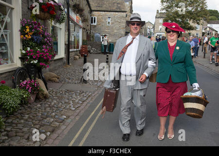 Grassington 1940 Week-end événement organisé chaque année dans le village Malham dans les vallées du Yorkshire, England, UK. Les populations locales Inscrivez-vous en masse avec re-enactment commémoration de la Seconde Guerre mondiale militaire avec esprit et vêtements vintage, des véhicules militaires et de la danse. Banque D'Images