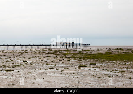 Southport Pier et temps couvert. Banque D'Images