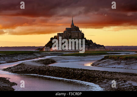 La rivière Couesnon Le Mont-Saint-Michel Mont Saint Michel abbaye bénédictine Basse-normandie Manche France Europe Banque D'Images