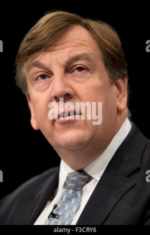 Manchester, UK. 5e octobre 2015. Le très honorable John Whittingdale MP, Ministre de la Culture, des médias et du Sport parle au jour 2 de la 2015 conférence du parti conservateur à Manchester. Credit : Russell Hart/Alamy Live News. Banque D'Images