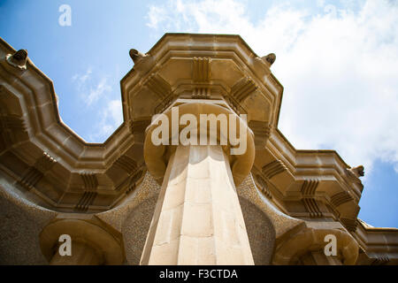 Prix de 100 colonnes colonnes doriques, tenir le carré ci-dessus dans le Parc Guell Banque D'Images