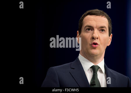 Manchester, UK. 5e octobre 2015. Le très honorable George Osborne MP, Premier Secrétaire d'État, chancelier de l'Échiquier parle au jour 2 de la 2015 conférence du parti conservateur à Manchester. Credit : Russell Hart/Alamy Live News. Banque D'Images