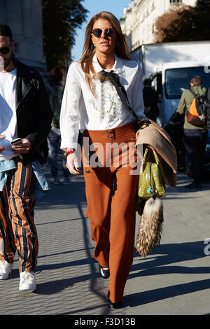 PARIS - 1 octobre : Anna Dello Russo avant Chloe show, Fashion Week de Paris Jour 3, Printemps / Été 2016 street style ? Banque D'Images