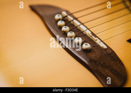 Abattu Macro le manche de guitare acoustique avec une faible profondeur de champ Banque D'Images