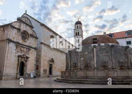 Église Saint-sauveur et fontaine d'Onofrio à la vieille ville de Dubrovnik, Croatie. Banque D'Images