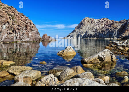Calafico bay dans l'île de San Pietro, en Sardaigne, Italie Banque D'Images