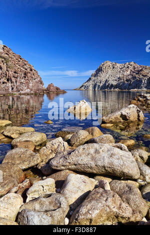 Calafico bay dans l'île de San Pietro, en Sardaigne, Italie Banque D'Images