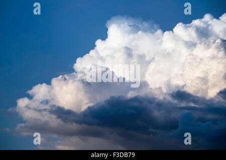 Vue panoramique de nuages dans le ciel Banque D'Images