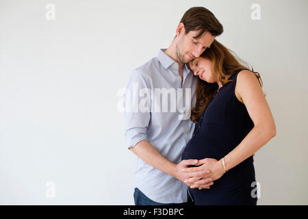 Portrait of content couple holding hands Banque D'Images