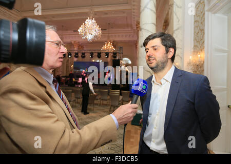 Baku, Azerbaïdjan. 05Th Oct, 2015. Le grand-maître russe Peter Svidler a donné une interview au cours de la cérémonie de clôture de la Coupe du monde d'échecs 2015 Bakou. Coupe du monde d'échecs 2015 de Bakou. © Aziz Karimov/Pacific Press/Alamy Live News Banque D'Images