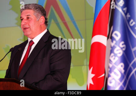 Baku, Azerbaïdjan. 05Th Oct, 2015. Le ministre azerbaïdjanais de la jeunesse et des Sports Azad Rahimov discours lors de la cérémonie de clôture de la Coupe du monde d'échecs 2015. © Aziz Karimov/Pacific Press/Alamy Live News Banque D'Images