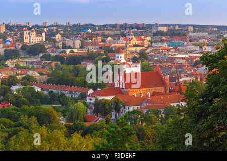 Vue aérienne au-dessus de la vieille ville de Vilnius, Lituanie. Banque D'Images