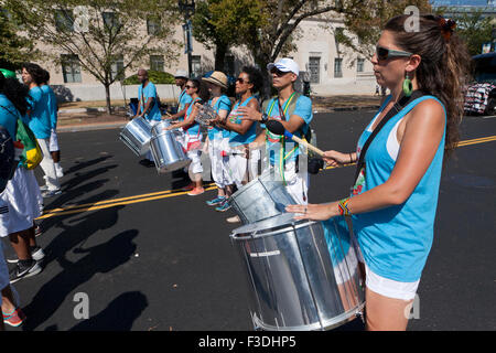 Les batteurs de Marching Band - USA Banque D'Images