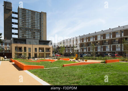 Voir l'architecture de paysage sur la succession des friches avec Belfron Estate. Offres et demandes de friches industrielles, Londres, Royaume-Uni. Architecture Banque D'Images