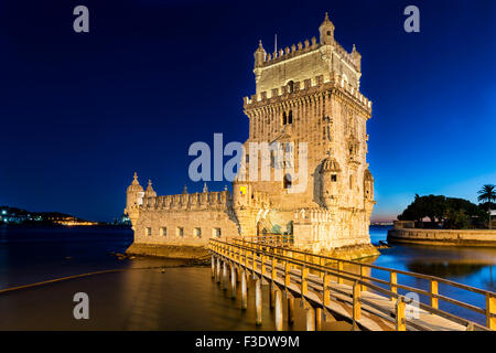 La Tour de Belém au crépuscule. Banque D'Images