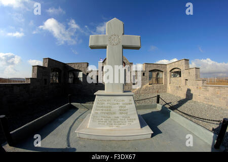 En Russo-Cossack rmemorial croix que dalle vu de l'entrée. Inscription info (voir dans description de l'image). Punta hill. Banque D'Images