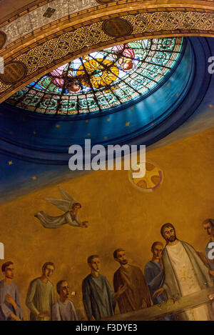 Peinture murale et rose à l'église Banque D'Images