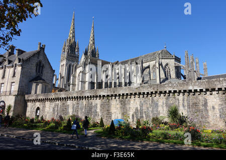 Quimper, France. Sep 30, 2015. La cathédrale de Quimper, la cathédrale Saint-Corentin de Quimper, en, France, le 30 septembre 2015. Photo : Jens Kalaene - PAS DE SERVICE DE FIL-/dpa/Alamy Live News Banque D'Images