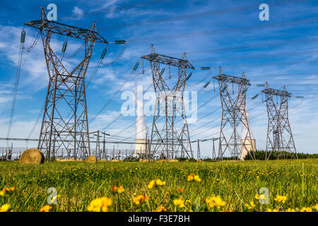 Centrale nucléaire de Golfech EDF pylônes électriques Tarn et Garonne France Europe Banque D'Images