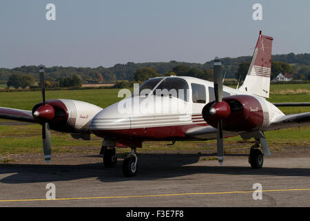 Deux avions garés à l'aéroport de Wolverhampton. UK Banque D'Images