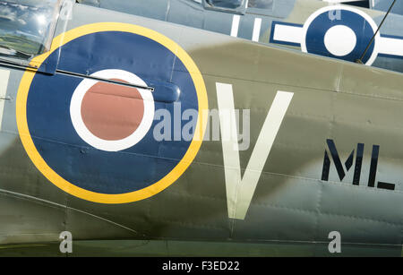 Le Spitfire407 ml grâce à l'Aérodrome Sywell, Northampton, Angleterre Banque D'Images