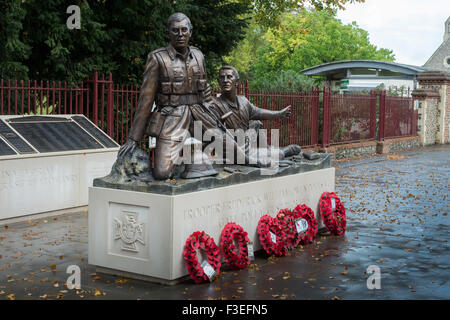 Reading, UK. 6 octobre, 2015. Le nouveau monument du Soldat Potts en lecture Frederick Owen Potts est la seule lecture titulaire de la Croix de Victoria Crédit : Paul Chambers/Alamy Live News Banque D'Images