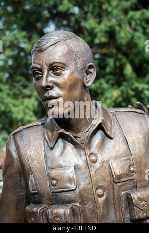 Reading, UK. 6 octobre, 2015. Le nouveau monument du Soldat Potts en lecture Frederick Owen Potts est la seule lecture titulaire de la Croix de Victoria Crédit : Paul Chambers/Alamy Live News Banque D'Images