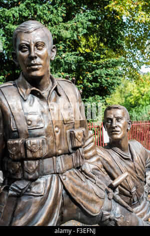 Reading, UK. 6 octobre, 2015. Le nouveau monument du Soldat Potts en lecture Frederick Owen Potts est la seule lecture titulaire de la Croix de Victoria Crédit : Paul Chambers/Alamy Live News Banque D'Images