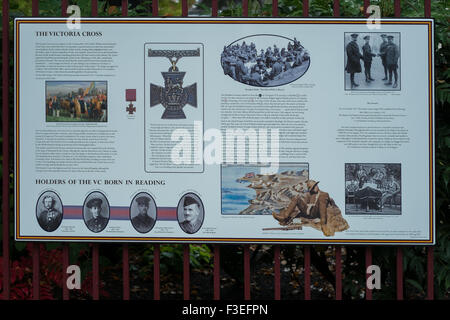 Reading, UK. 6 octobre, 2015. Le nouveau monument du Soldat Potts en lecture Frederick Owen Potts est la seule lecture titulaire de la Croix de Victoria Crédit : Paul Chambers/Alamy Live News Banque D'Images