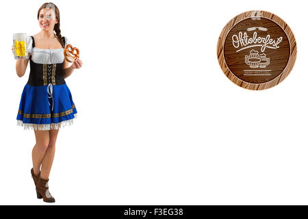 Image composite de l'Oktoberfest, girl holding bière et bretzel Banque D'Images