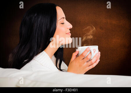 Image composite de femme bénéficiant d'un beau verre Banque D'Images