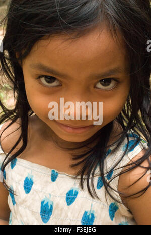 Portrait d'une jeune fille de Ta Som Temple. Ta Som est situé à 16.7 km de Siem Reap (26 minutes en voiture et plus et heure et demie Banque D'Images