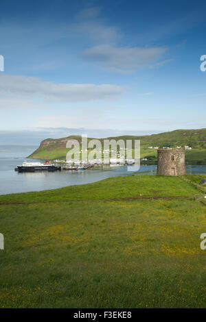 L'Uig Tower, également connu comme le capitaine Fraser's Folly sur l'île de Skye en Écosse. Banque D'Images