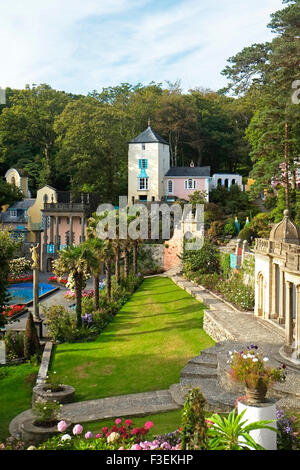 Vue de Port Meirion Village Gwynedd au nord du Pays de Galles UK United Kingdom Europe Banque D'Images