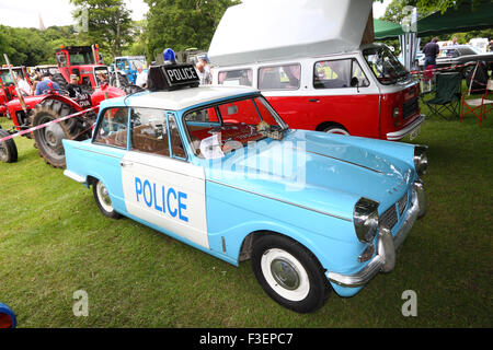 Triumph Herald voiture de police lors d'un salon de voitures dans Kilbroney, Irlande du Nord Banque D'Images