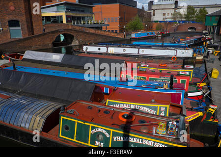 Narrowboats amarré au bassin de Gas Street, Birmingham, West Midlands, England, UK Banque D'Images