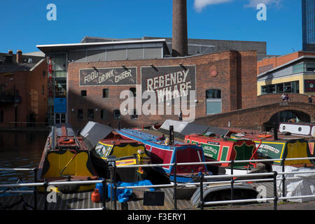 Narrowboats amarré au bassin de Gas Street, Birmingham, West Midlands, England, UK Banque D'Images