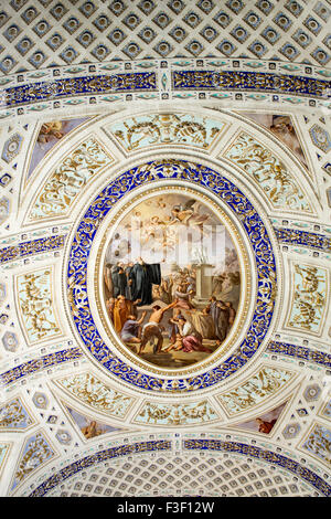 Le plafond de la cathédrale baroque de St George à Raguse, en Sicile. Banque D'Images