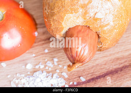 Fumé saucisse hot-dog en pointe libre Banque D'Images