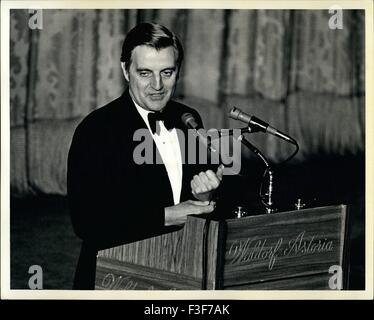 1978 - OPS : Vice-président Walter Mondale s'exprimant lors de l'Hubert Humphrey Dîner à l'hôtel Waldorf Astroia. © Keystone Photos USA/ZUMAPRESS.com/Alamy Live News Banque D'Images