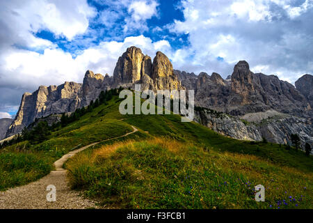 Groupe du Sella, vu du col Gardena, Dolomites, Italie Banque D'Images