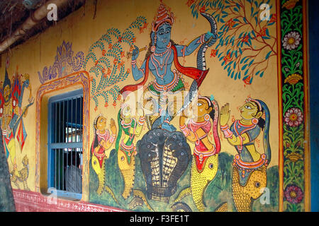 Peinture murale Pattachitra Seigneur Krishna dansant sur serpent dans Raghurajpur art and craft village près de Puri Orissa en Inde Banque D'Images