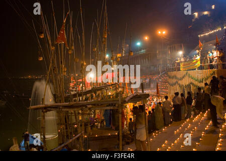 Dev diwali fête à ghat de Varanasi dans l'Uttar Pradesh ; Inde ; Banque D'Images