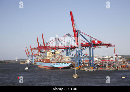 Parc à conteneurs ; expédier plein de conteneurs à chargement grues de déchargement ; Suède Göteborg ; aucun des biens disponibles Banque D'Images