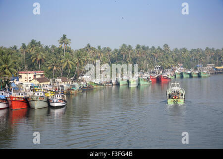 Bateau de pêcheur Munambam Maliankara Dist ; pont ; d'Ernakulam Kerala Inde ; Banque D'Images