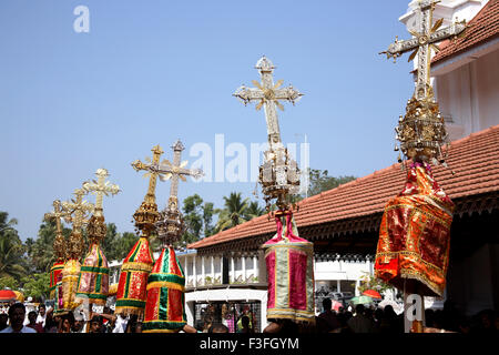 Procession chrétienne syrienne Marthoman Cheriyapally décoratif traverse Kohamangalam Enakulam l'église St Thomas Kerala Banque D'Images