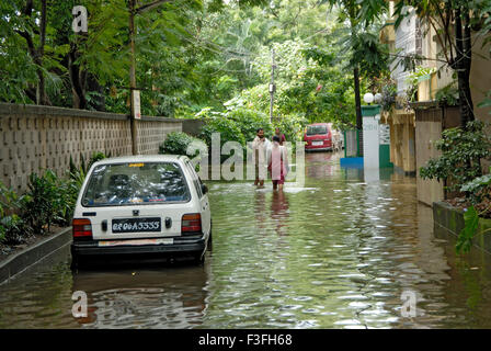 Inondation de Calcutta ; zone résidentielle inondée de Calcutta , Calcutta ; Kolkata , Bengale occidental ; Inde , asie Banque D'Images