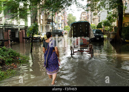 Calcutta Calcutta inondées ; inondation des zones résidentielles à Calcutta ; l'ouest du Bengale en Inde ; Banque D'Images