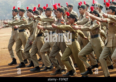 Défilé de cadets de la CCN à l'occasion de la Journée de la République de célébrations au parc Shivaji Mumbai Inde - ASB 121978 Banque D'Images