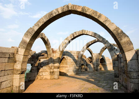 Pavagadh Champaner célébration ; Hall de réunions secrètes et de célébrations ; colline de pavagadh Panchmahals Gujarat Banque D'Images